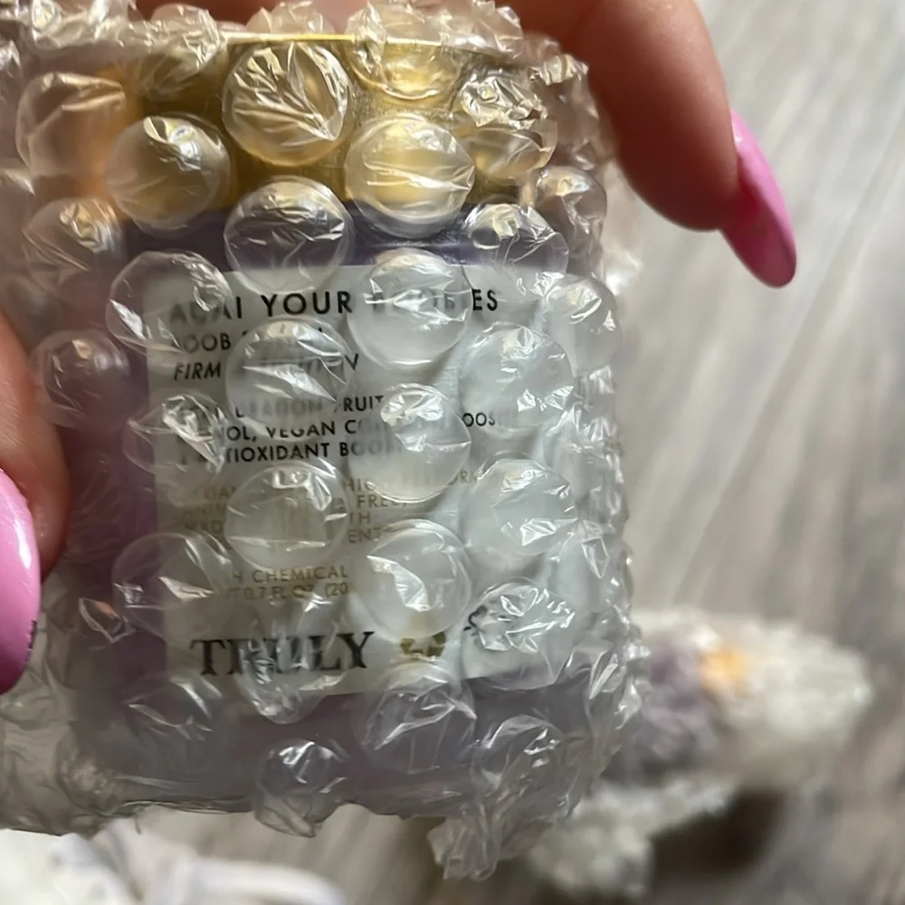 BRAND NEW! Buns and Boobs minis kit by TRULY - Picture 10 of 13